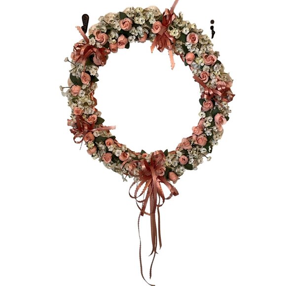 Hand Crocheted Wreath with Peach/White Flowers and Ribbons Approximately 11.5" D - Picture 3 of 6